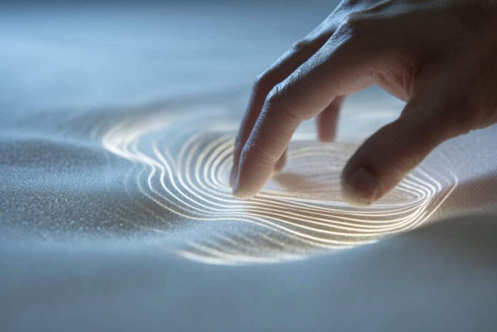 Touching Without Contact: We Physically Sense Objects Before Feeling Them touching without contact: we physically sense objects before feeling them